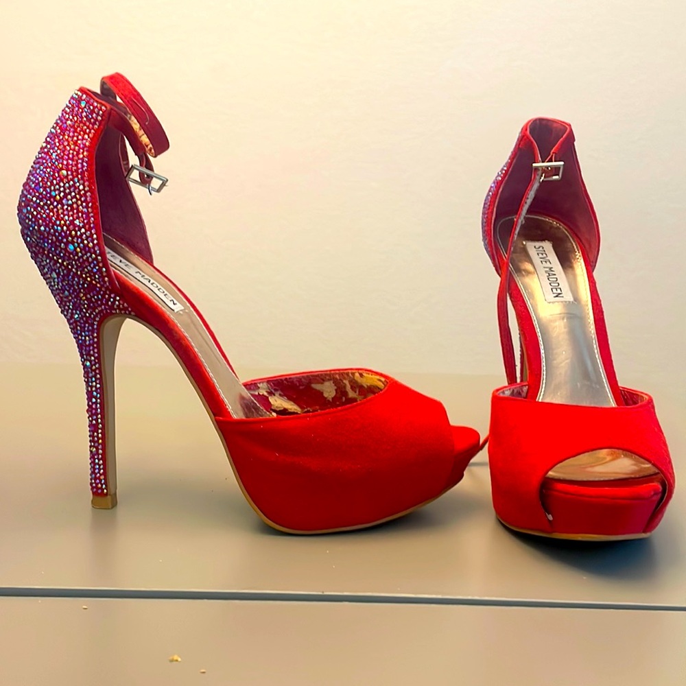 Steve Madden beautiful red hidden platform heels with rhinestone SZ 10